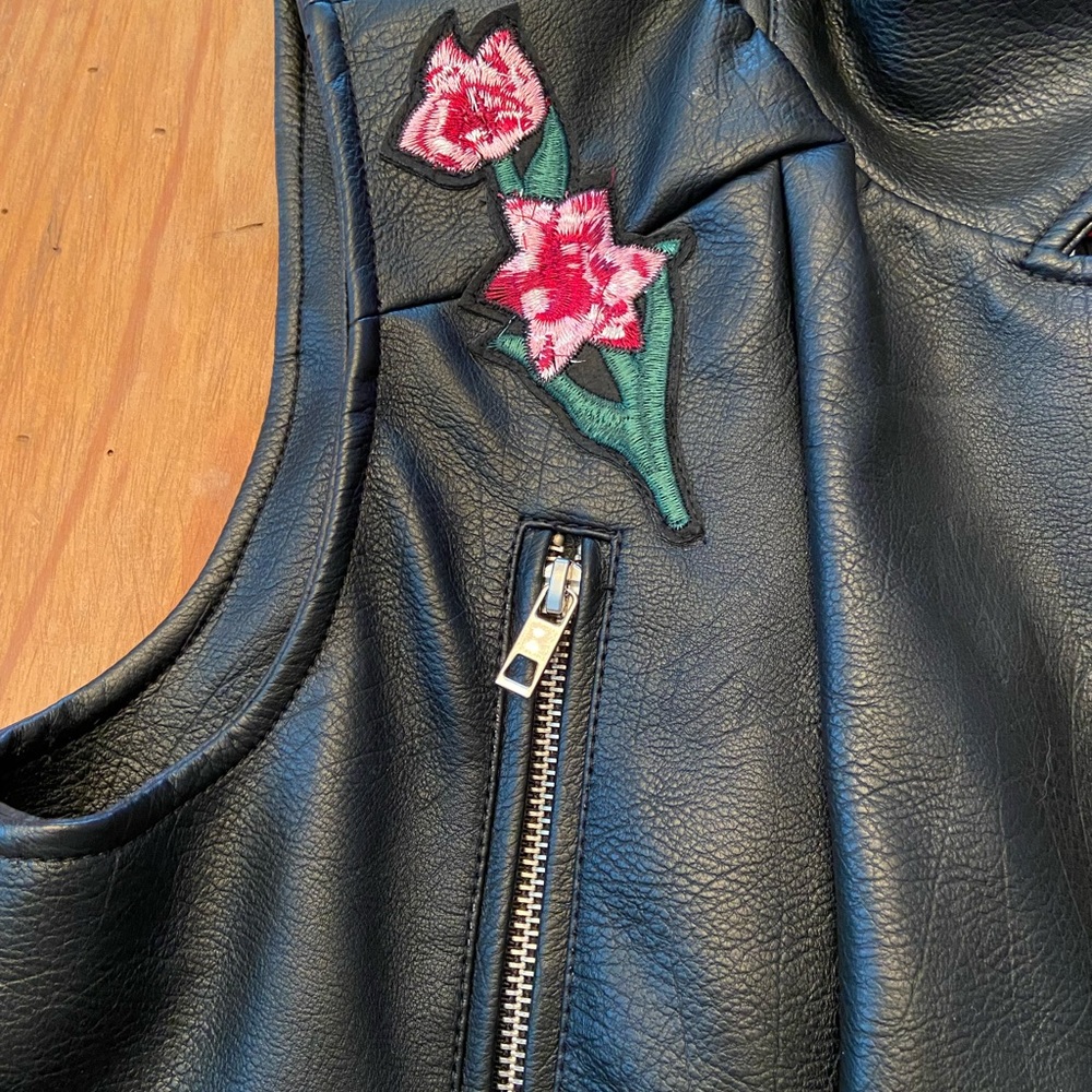 Faux leather vest - Picture 4 of 15